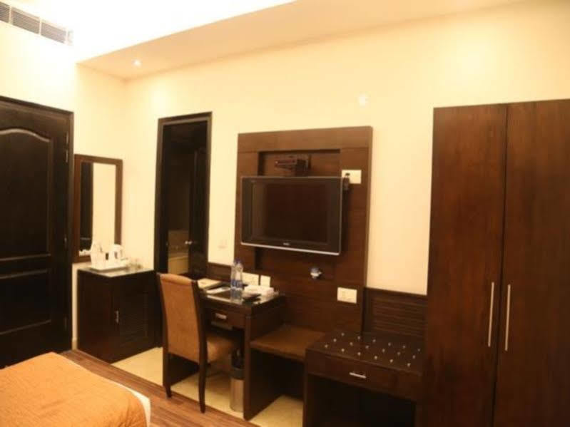 Jht Hotels Νέο Δελχί Εξωτερικό φωτογραφία